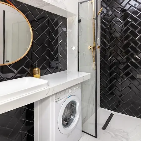 Leogrand On Svobody Avenue 43