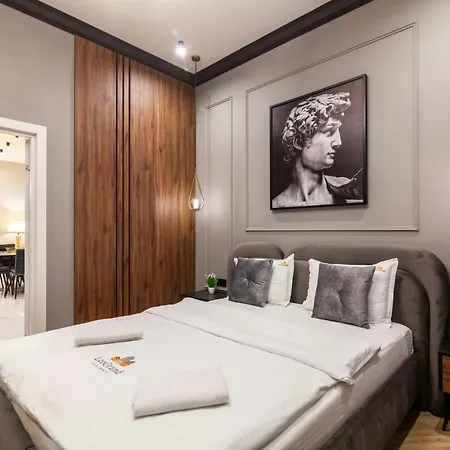 Daire Leogrand On Svobody Avenue 43 *