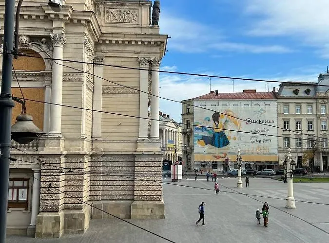 Апартаменти Leogrand On Svobody Avenue 43 Львів