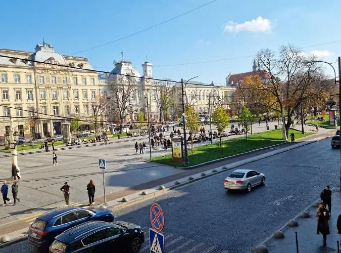 Апартаменти Leogrand On Svobody Avenue 43 *