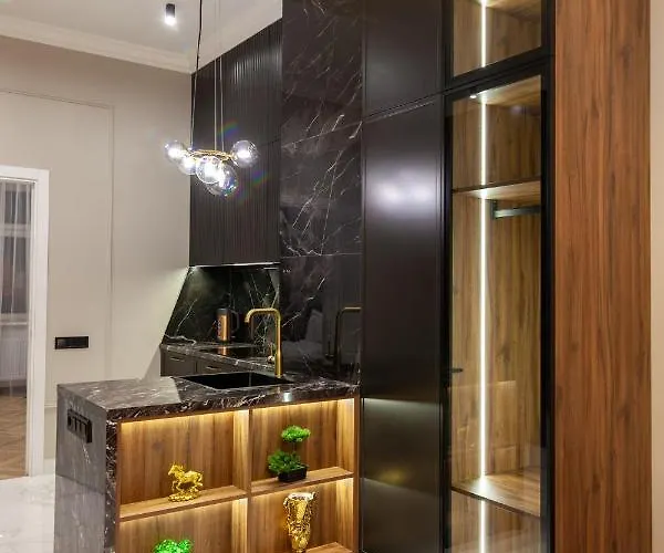 Апартаменти Leogrand On Svobody Avenue 43 *