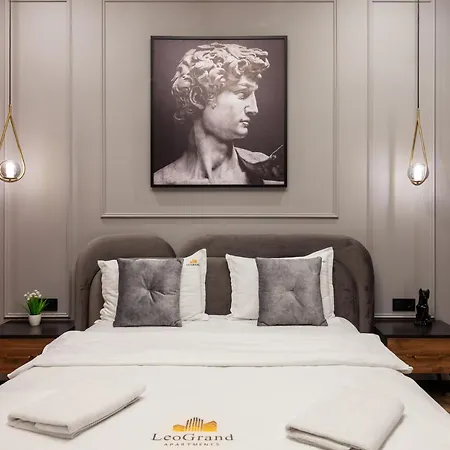 Leogrand On Svobody Avenue 43 公寓