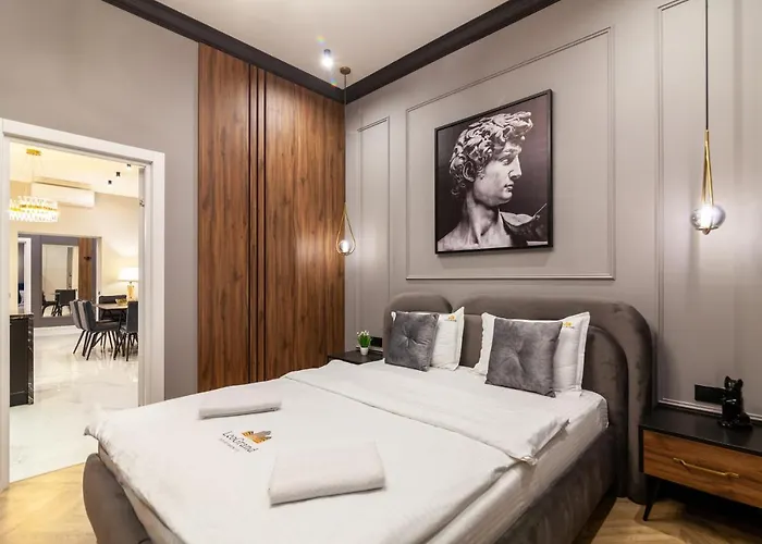 公寓 Leogrand On Svobody Avenue 43 *